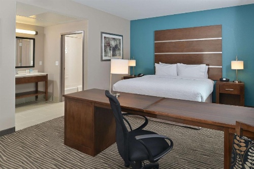 Hampton Inn By Hilton & Suites Des Moines Downtown image 13