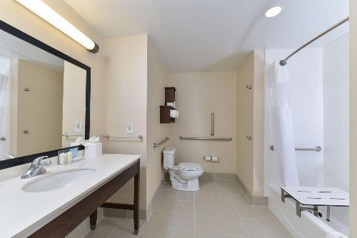 Hampton Inn By Hilton & Suites Des Moines Downtown image 3